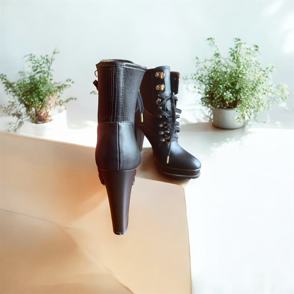 Shoe Dazzle Ayah Booties